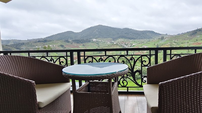 Aakran Cottage balcony seating with mountain view