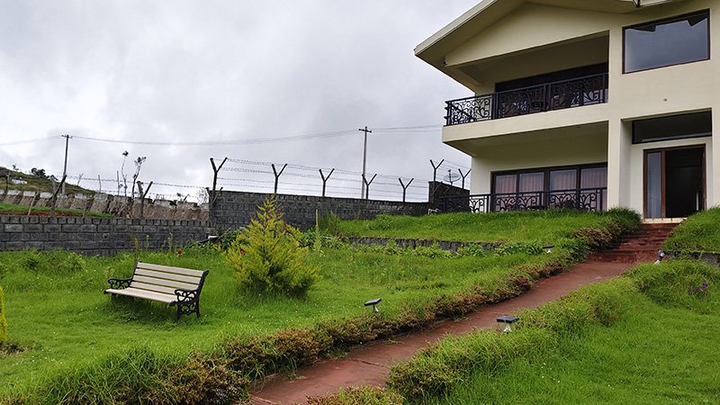 Aakran Cottage building side view and walkway