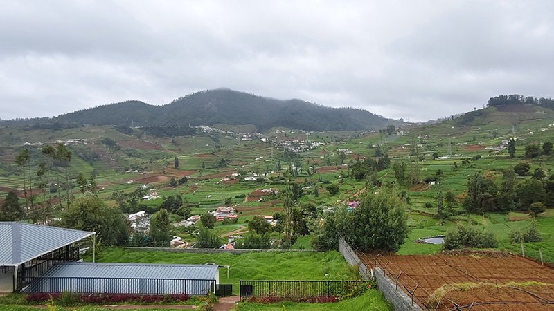 Aakran Cottage wide green valley view