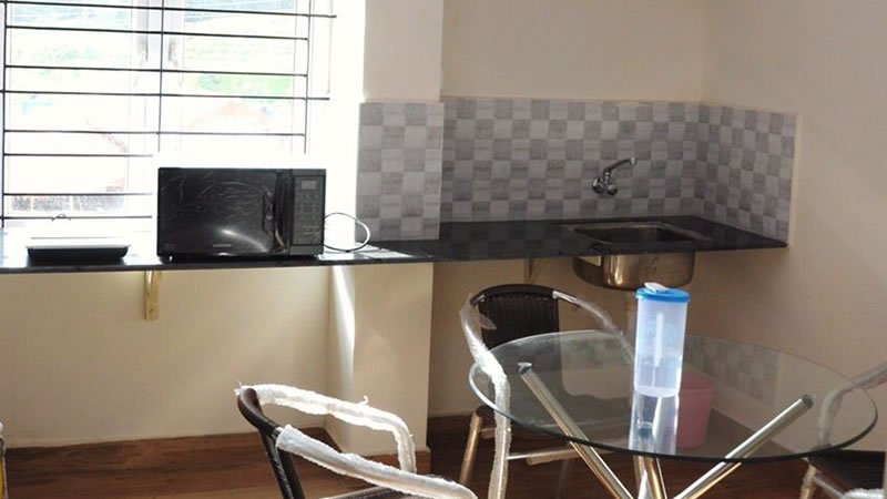 Kitchenette with dining table