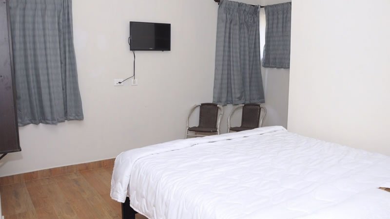 Standard bedroom with TV