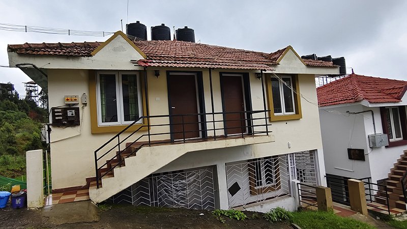 Exterior view of Annif Cottage with stairs and balcony