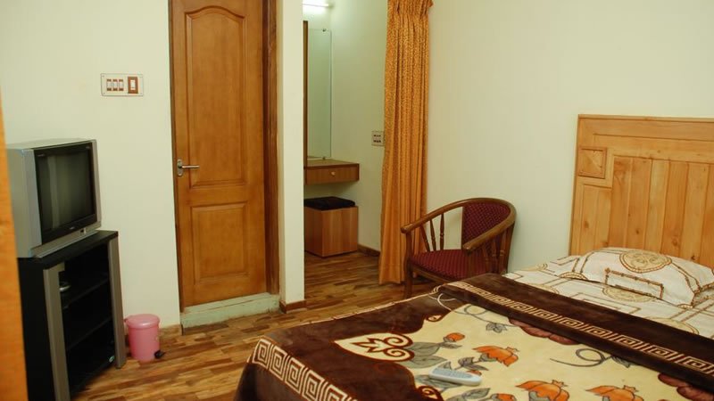 Guest bedroom with TV
