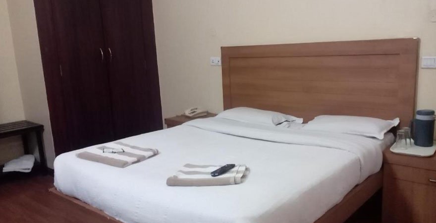 hotel-preethi-palace-bathroom-1