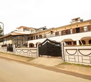 Budget guesthouse in Ooty with gated entrance on main road