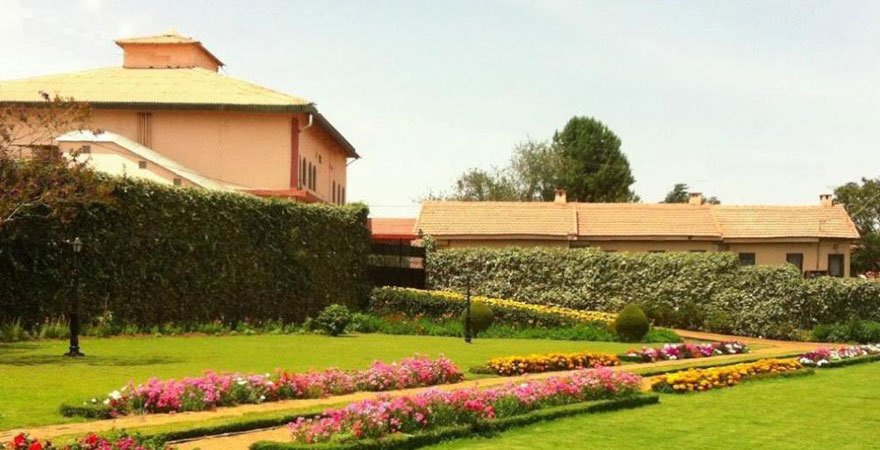 lake-view-hotel-garden