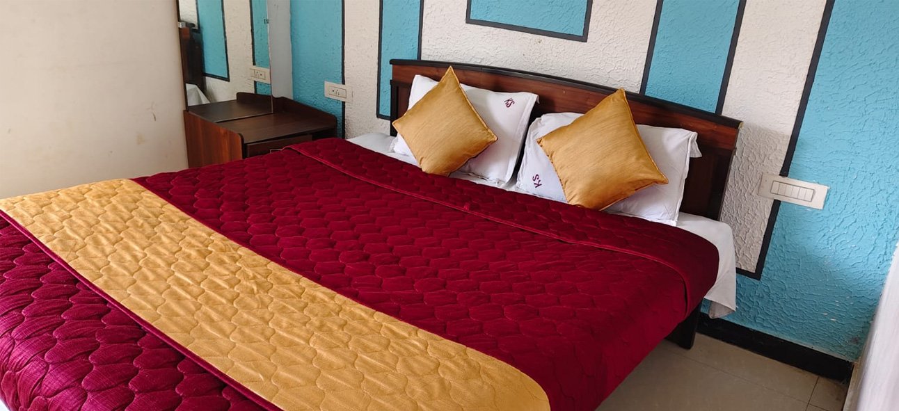 Bedroom with a king-size bed and colourful bedding