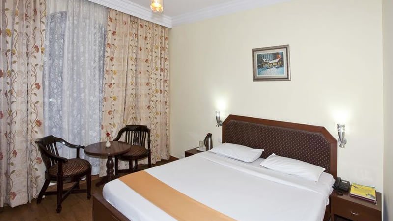 Deluxe room with king bed